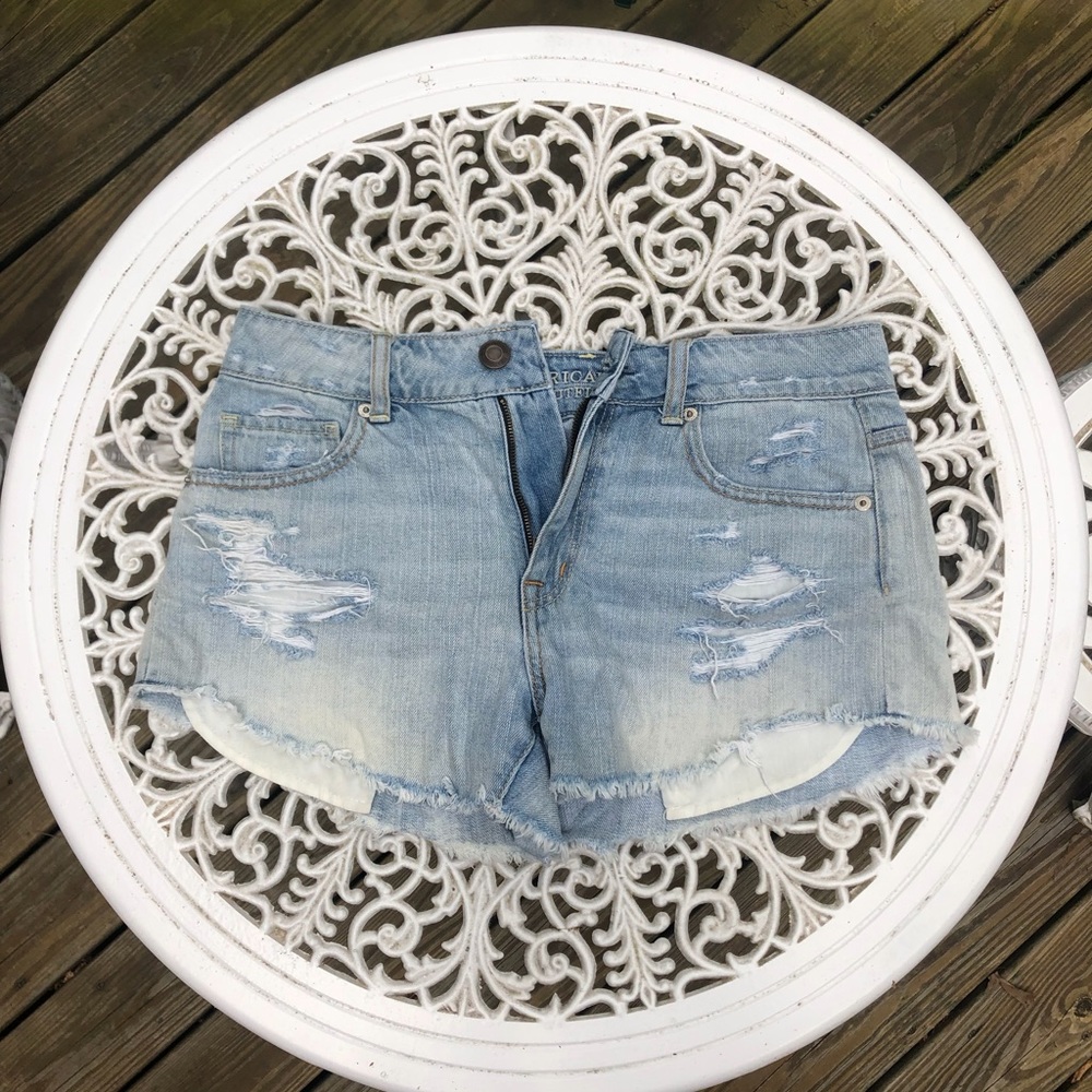 AE High Rise Distressed Denim Shorts | Size 4